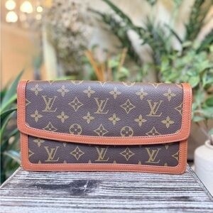 LOUIS VUITTON Monogram Pochette Dam GM Clutch Bag
 Authentic